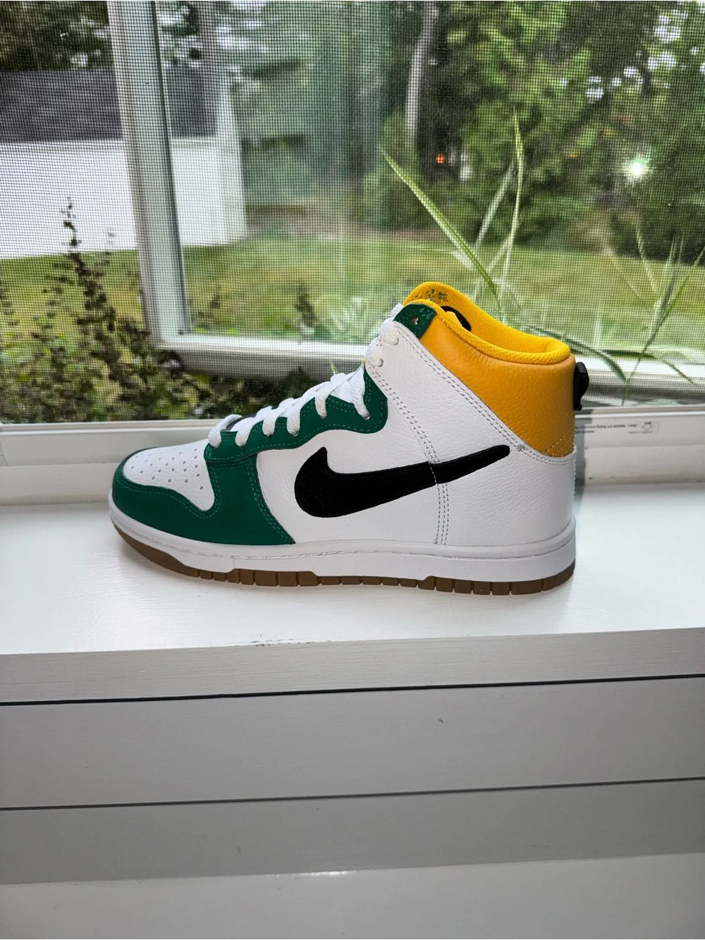 Nike Dunk High-Tops in White / Green / Yellow